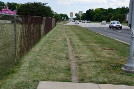 Bike path next to Milwaukee Avenue