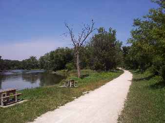 A short crushed stone section byt the Fox River